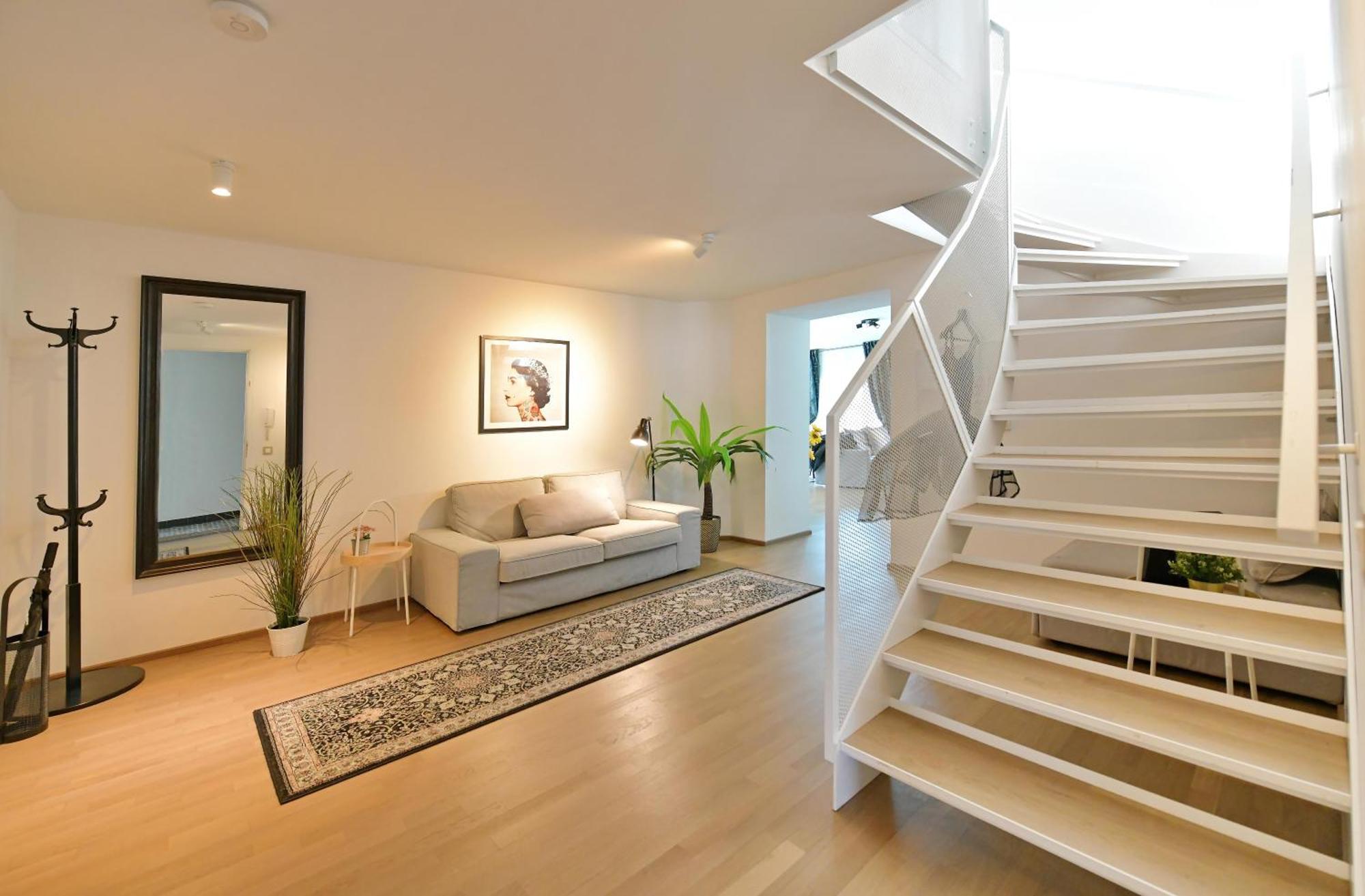 Julius 24 - Duplex 5 Mins To Center Apartment *